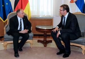 Premijer Srbije Aleksandar Vucic (L) sastao se danas sa poslanikom Socijaldemokratske partije Nemacke (SPD) u Bundestagu Josipom Juratovicem