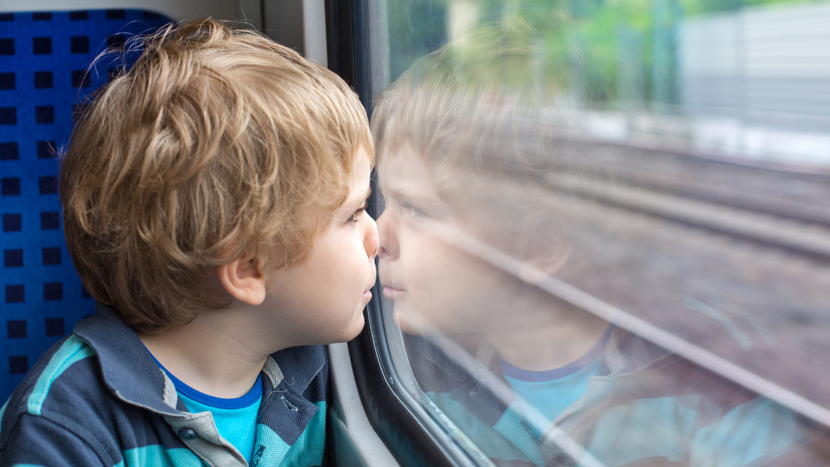 Dzieci szalały w pociągu. Reakcja pasażerów zszokowała młodą mamę [LIST]