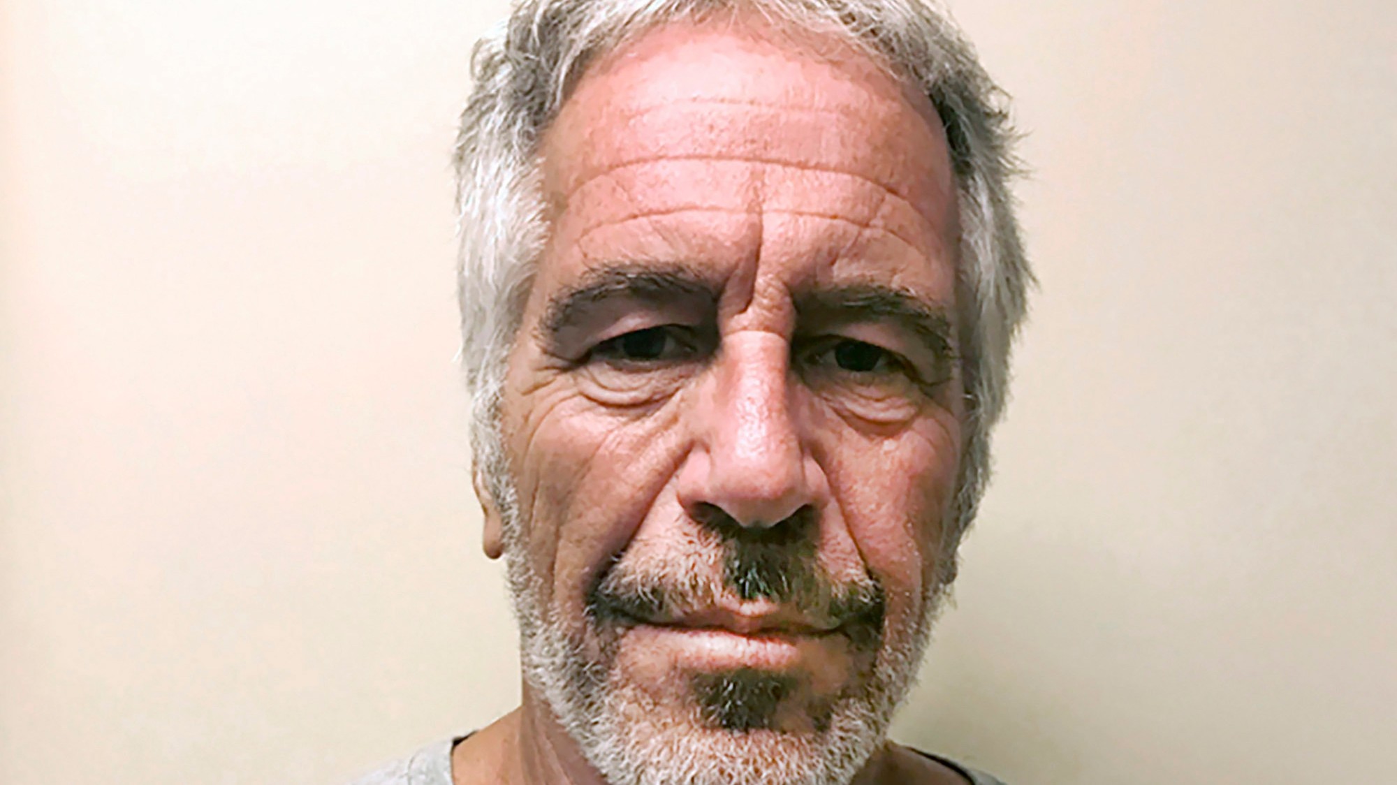 Americký sexuálny delikvent a obchodník Jeffrey Epstein.