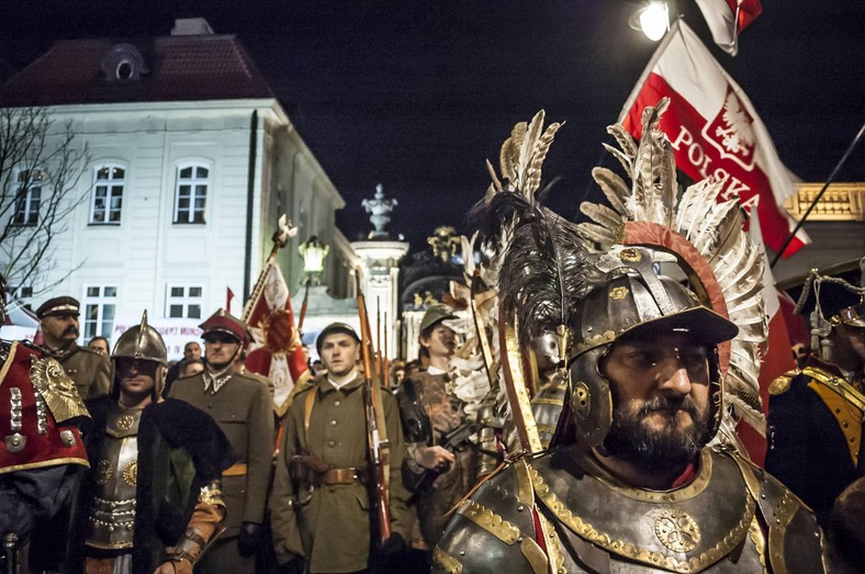 Zwolennicy PiS w wigilię Święta Niepodległości.