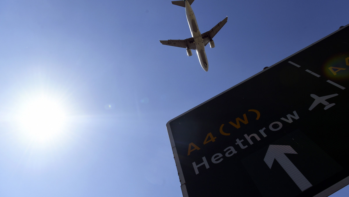 Brytyjski parlament zatwierdził plan rozbudowy londyńskiego lotniska Heathrow o trzeci pas startowy. Dziś media odnotowały, że na wczorajszym głosowaniu zabrakło szefa MSZ Borisa Johnsona, który wielokrotnie zapowiadał sprzeciw wobec tego projektu.