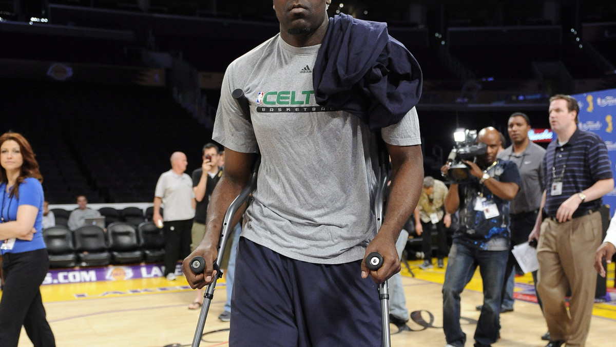 Koszykarz Boston Celtics Kendrick Perkins przeszedł operację zerwanego więzadła krzyżowego w prawym kolanie. Zabieg zakończył się pomyślnie, ale rehabilitacja potrwa około pół roku. Perkins kontuzji doznał w szóstym meczu finału ligi NBA z Los Angeles Lakers.