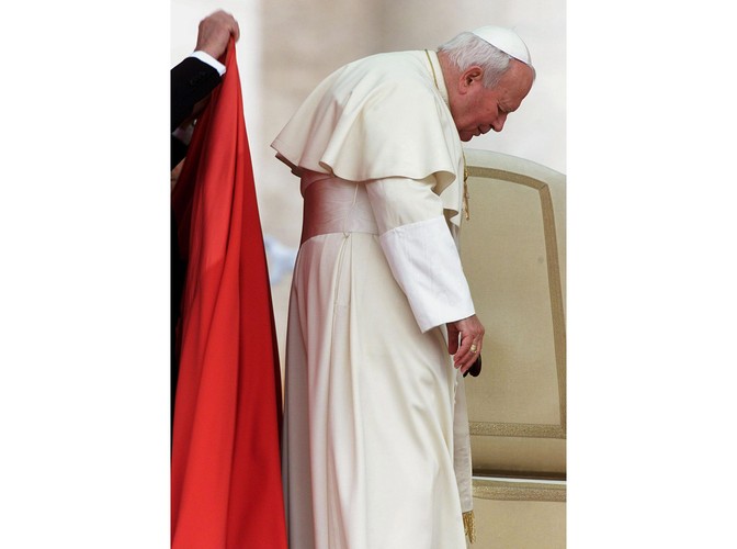 13 grudnia 2000: Jan Paweł II podczas audiencji generalnej w Watykanie