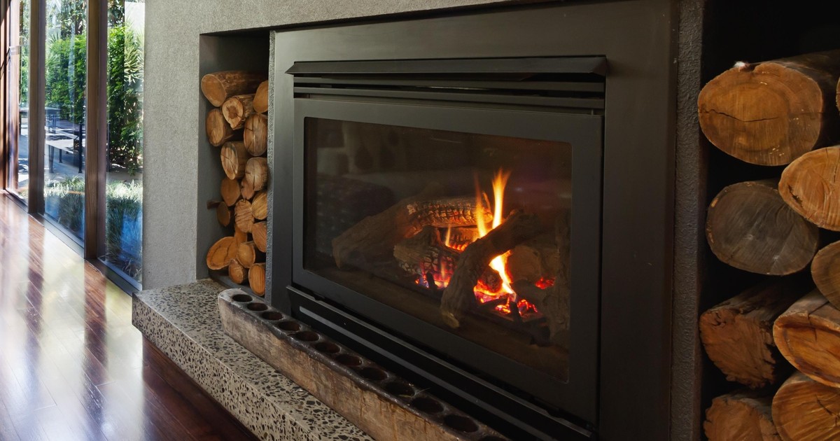 Masz kominek w domu? Za brak jednego dokumentu słono zapłacisz. Mandat to początek zmartwień