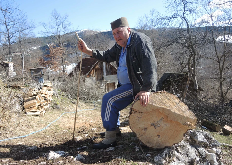 Kukovi i koleno su izadali starog katrandžiju, ali on i dalje radi