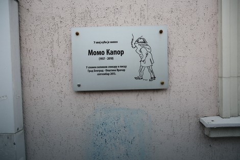 Spomen ploča na zgradi u kojoj je živeo