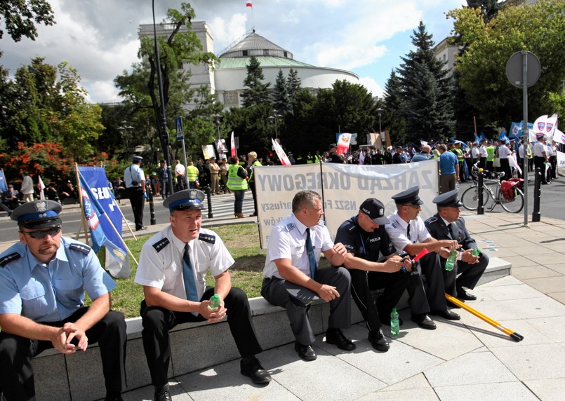 Demonstracja służb mundurowych