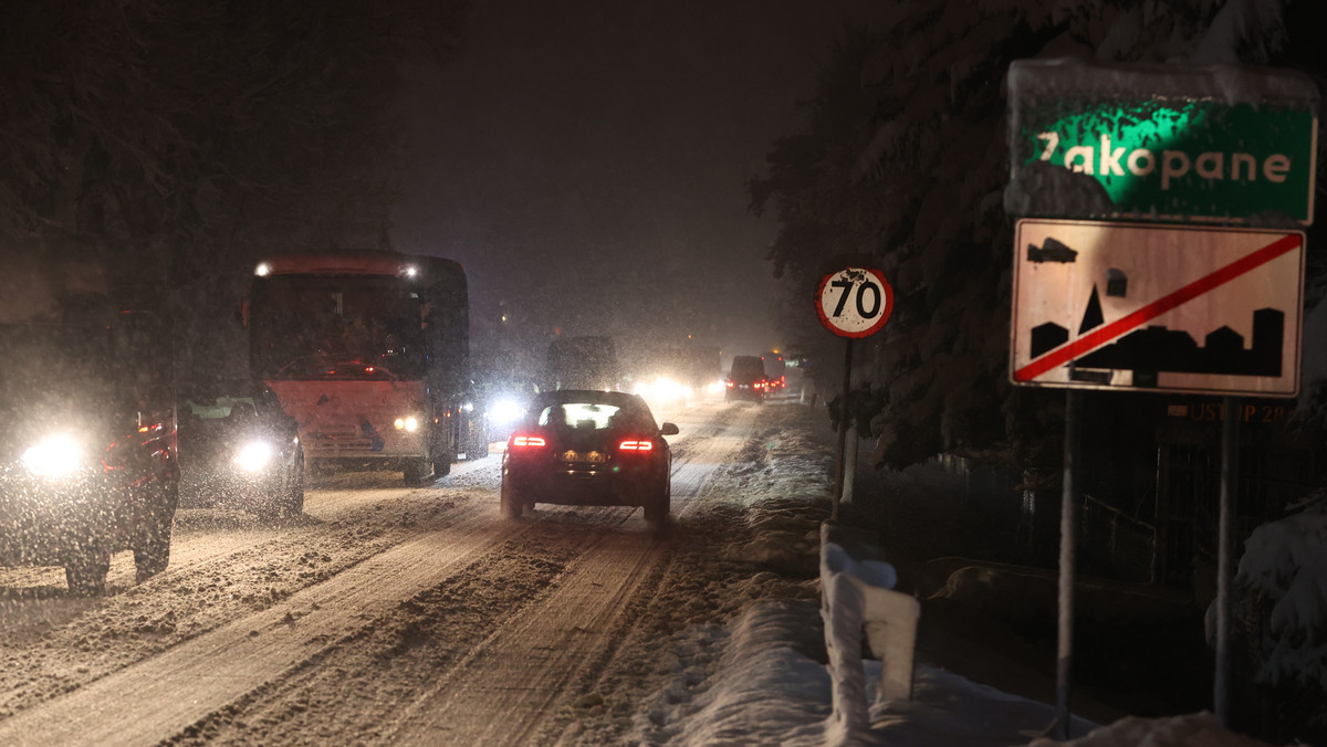 Atak zimy grozi paraliżem. "Najtrudniejsza będzie najbliższa doba"