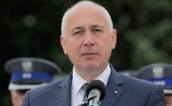 Odbiorą Wałęsie pozwolenie na broń? Ostry wpis Brudzińskiego na Twitterze. Mocna odpowiedź byłego prezydenta