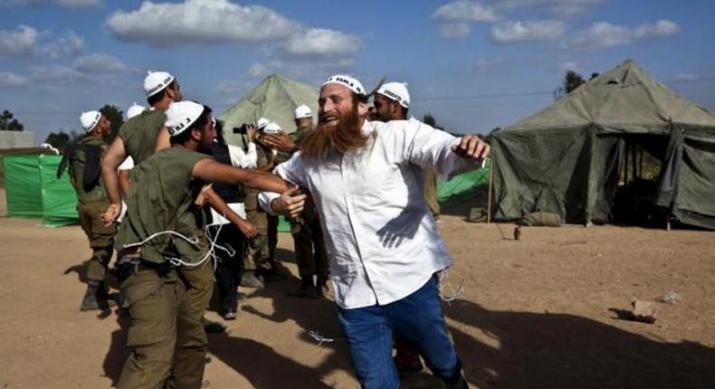 Israeli military braces for battle over beards