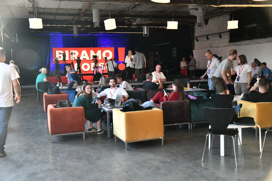 Atmosfera u štabu koalicije "Biramo borbu"