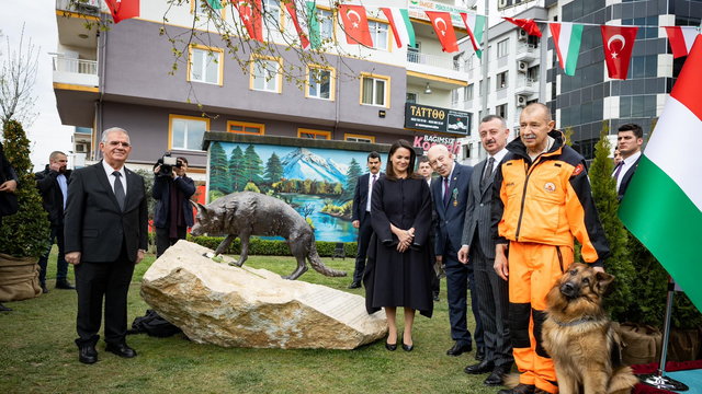 Mancs, a magyar mentőkutya szobrot kapott Törökországban