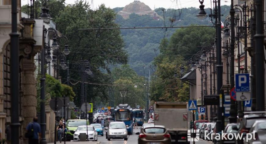 Smog wydostający się z rur wydechowych samochodów szkodzi dziecięcym mózgom. Tak wynika z badań naukowców z Uniwersytetu Jagiellońskiego. 