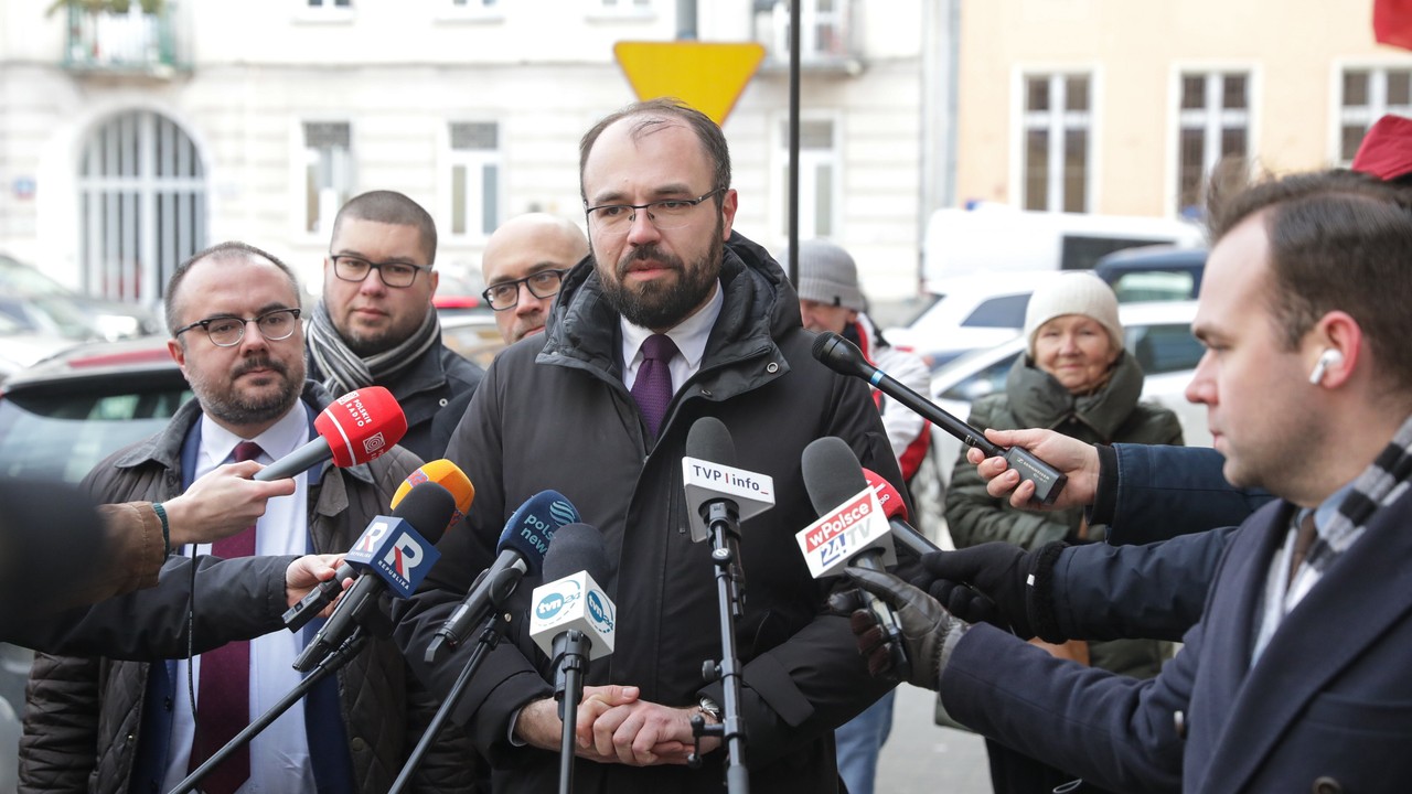 Poseł PiS pracuje nad nową konstytucją. Chce 