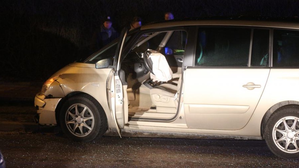 Pół roku więzienia w zawieszeniu na dwa lata i trzyletni zakaz prowadzenia pojazdów – oto kara dla 27-latka, który jechał pijany volkswagenem golfem, spowodował wypadek, a potem uciekł. Złapali go policjanci. W zderzeniu trzech samochodów w Brześcach pod Warszawą uczestniczyło auto prowadzone przez Pawła Wojtunika, szefa CBA.