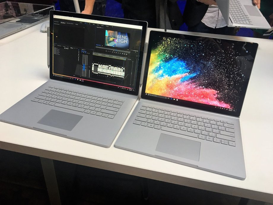 Laptop Surface Book 2 dostępny jest w dwóch rozmiarach. Wersja z ekranem o przekątnej 13,5 cala na razie jako jedyna ma trafić do Polski. Jej cena zaczyna się od 7 599 złotych, a kończy na 14 999 złotych