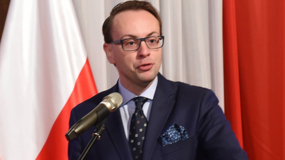 Nowy wiceszef MSWiA Krzysztof Kozłowski - który zakończył sprawowanie urzędu wojewody zachodniopomorskiego - podziękował dzisiaj mieszkańcom regionu i współpracownikom. Zapewnił, że w Warszawie będzie kontynuował pracę rozpoczętą na stanowisku wojewody.