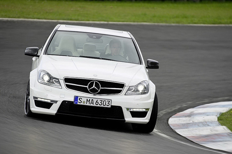 Mercedes C63 AMG daje z siebie jeszcze więcej