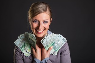 1600 zł ZUS przeleje na konta Polaków w sierpniu 2025. To już pewne! Dla kogo podwójna wypłata?