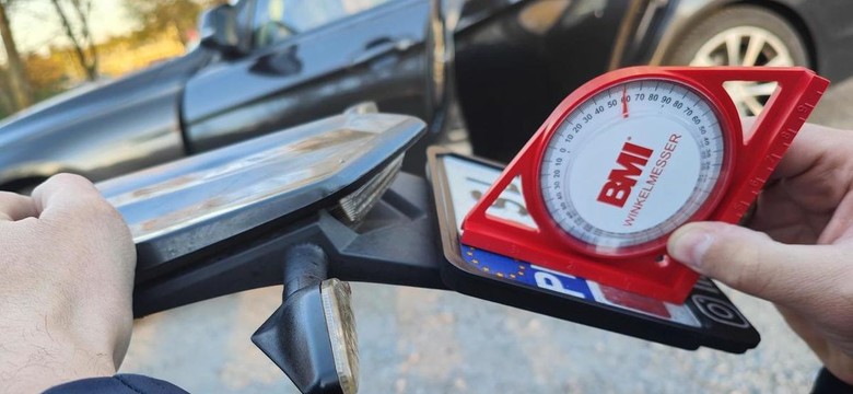 Policja z kątomierzem łowi kierowców. Żegnaj się z dowodem rejestracyjnym