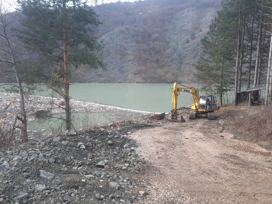 Čišenje Potpećkog jezera uz lančanicu na teritoriji Priboja