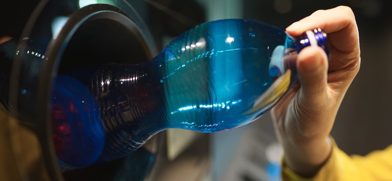 Przyniósł butelki do sklepu. Dostał ponad 260 zł zwrotu