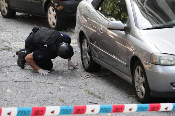 Na lice mesta došli su policajci i vatrogasci