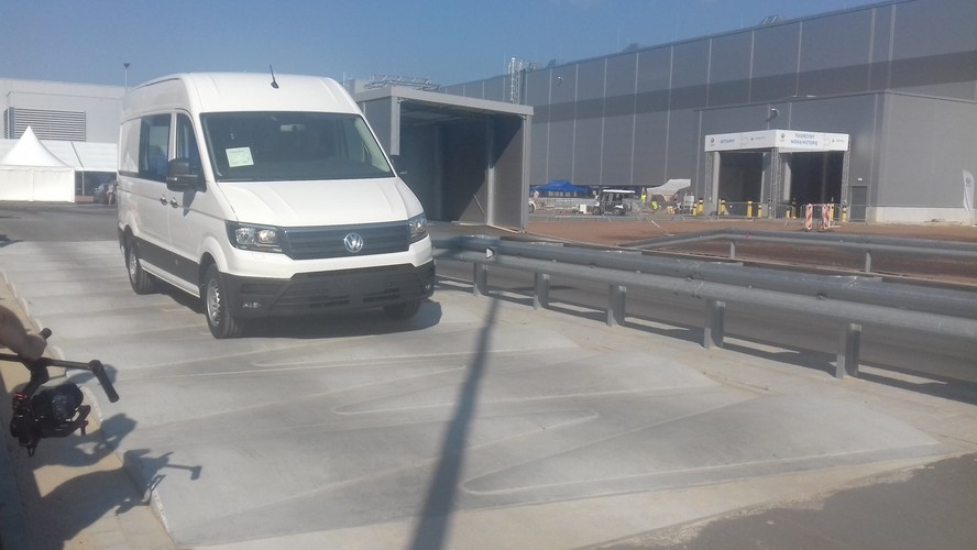 Każdy pojazd jest sprawdzany na specjalnym torze testowym