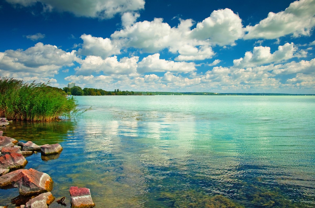 Węgry otworzyły sezon turystyczny. Uruchomiono plaże, statki wypływają na Balaton