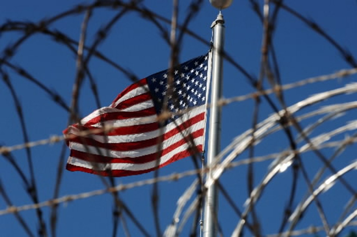 Flaga USA w bazie wojskowej Guantanamo na Kubie