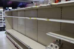 Polacy rzucili się na sklepy. W sieci krążą zdjęcia pustych półek