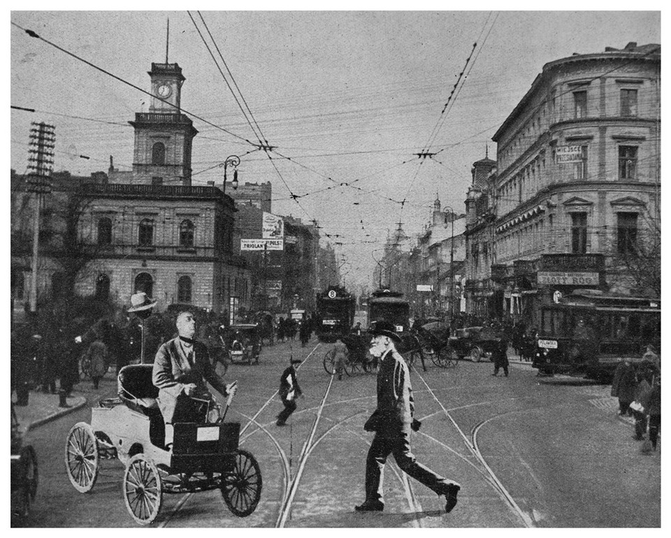 Primaaprilisowy numer tygodnika "Świat", 1930. "Przybyły onegdaj na zaproszenie dyrektora Szyfmana Bernard Shaw, przechodząc ulicą Marszałkowską, z zachwytem poznał w kierowcy auta Remington znakomitego Magnusa z Wielkiego kramu – Kazimierza Junoszę Stępowskiego"