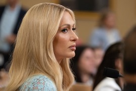 "Bacali su me u samicu, ZLOSTAVLJALI DEBELIM PRSTIMA, tukli, kljukali pilulama, GLEDALI GOLU, a bila sam samo dete": ŠOK priznanje Paris Hilton o TRI GODINE PAKLA u internatima