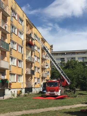 Strażacy ewakuowali z mieszkania mężczyznę, który waży blisko ćwierć tony