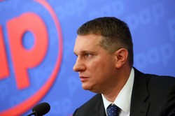 Koncern zapłacił za tytoniowy raport fundacji posła PiS