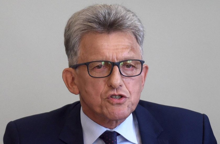 „Całowanie dzieci to nie molestowanie”. Tak Piotrowicz bronił pedofila