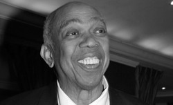 Bond żegna kolejnego swego wroga. Geoffrey Holder nie żyje