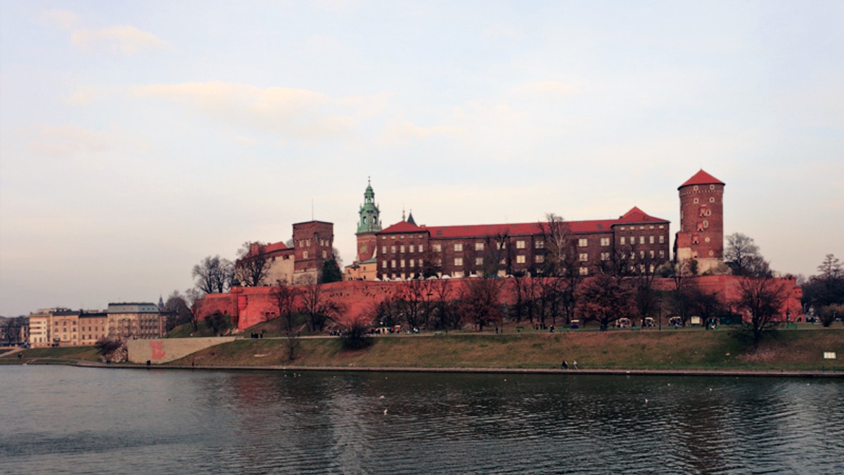 Szczątki samolotu Liberator oraz sowiecki czołg - to znaleziska, których spodziewają się archeolodzy, przeszukujący dno Wisły w Krakowie. Mają jednak nadzieję, że w mule czekają niespodzianki. Zawodowi nurkowie wkroczą do akcji na przełomie lipca i sierpnia.