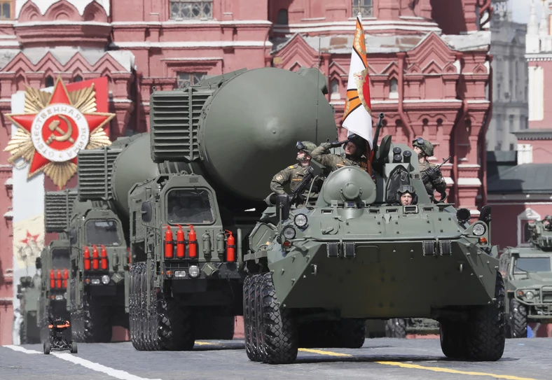 Parada wojskowa w Moskwie z okazji Dnia Zwycięstwa - międzykontynentalne wyrzutnie rakiet balistycznych