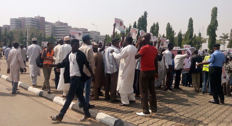 Shiites protest at National Assembly on January 25, 2017.