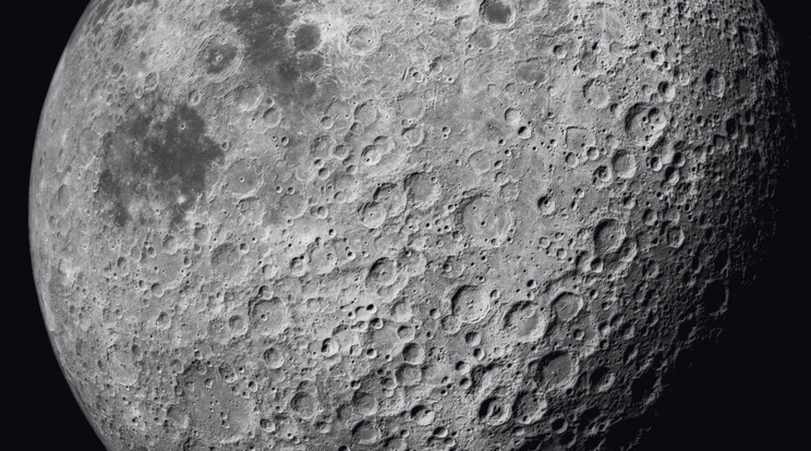 A Hold tőlünk állandóan elforduló oldala még rengeteg titkot rejteget. Például hogyan került oda egy hatalmas gránittömb? A tudósok jelenleg több kérdéssel szembesülnek, mint amennyire választ kapnak. A Holdon való állandó emberi jelenlét megteremtéséig nem is lehet arra számítani, hogy a rejtélyek megoldódjanak. / Fotó: NorthFoto