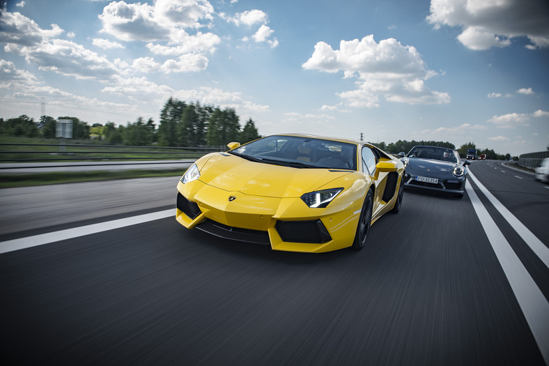 Lamborghini Aventador Coupe vs. Porsche 911 Tubo Cabrio