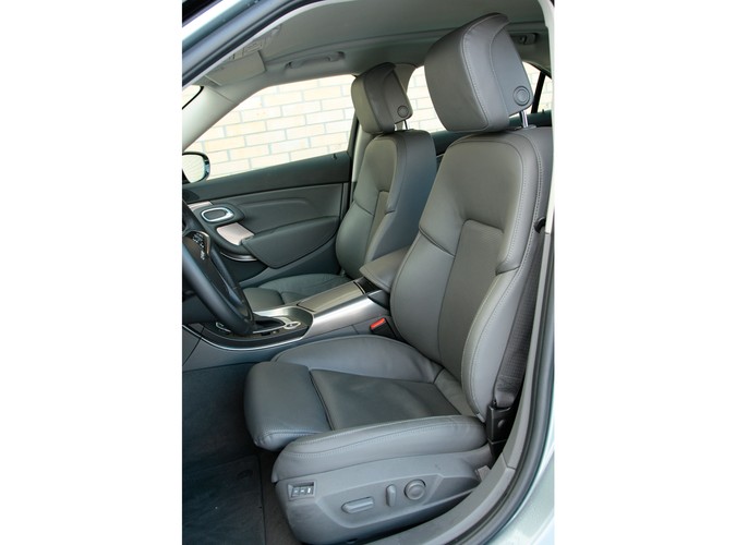 Oto najnowszy Saab 9-5 chwycił kierowców za serce. Tak, tak Polacy zamiast niemieckich gablot wybierają najnowszą limuzynę szwedzkiej marki. Wirus turbo z dnia na dzień atakuje nowe organizmy!