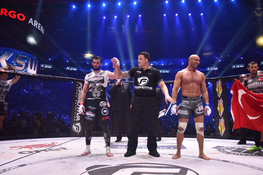 KSW 35 pełne kontrowersji. Oszustwo i hymn Al-Kaidy w walce Chalidowa?