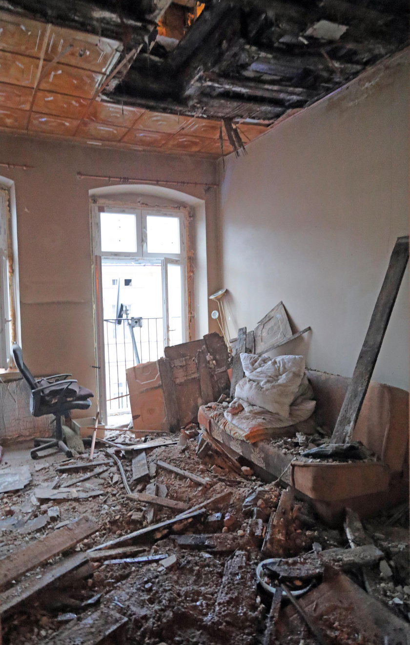 Katastrofa budowlana w Łodzi. Sufit spadł do mieszkania