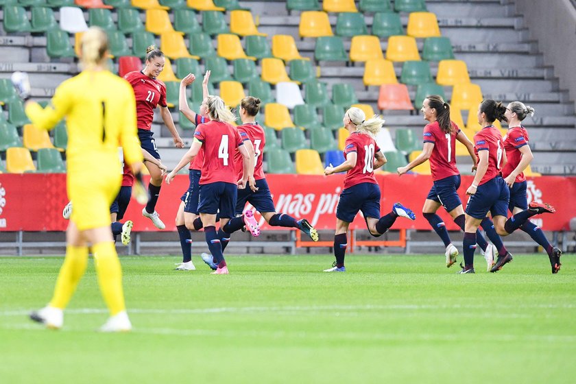 El. piłkarskich ME kobiet Polska - Czechy 0:2 