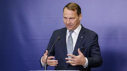 sikorski: niech za broń usa dla ukrainy zapłaci rosja, nie europa