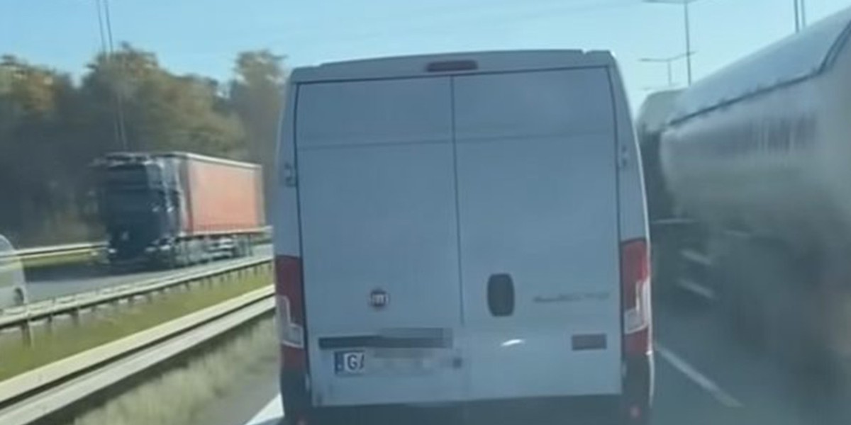 Bus utrudniał przejazd karetce na autostradzie A4.