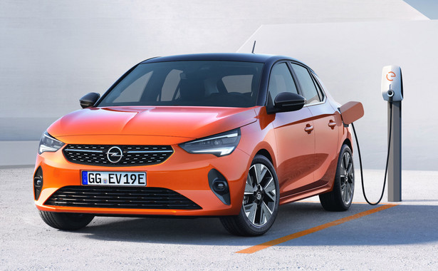 Nowy Opel Corsa-e już jeździ. Debiut nowego samochodu elektrycznego, silnik spalinowy na drugi plan