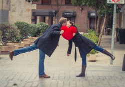 Koi, pobudza, inspiruje i nie tylko! 7 zaskakujących faktów o miłości